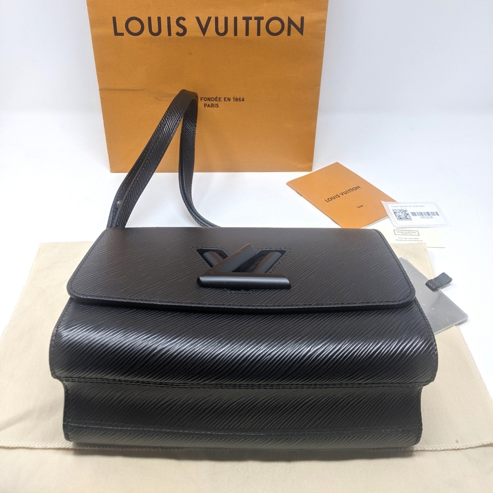 🚨Sale 🦄🎉HP🎉Louis Vuitton All Matte Black Twist MM Shoulder bag💕Rare! - Picture 9 of 16
